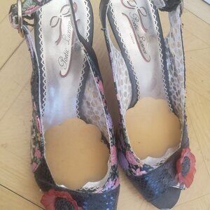 Poetic License Strappy Heels Size 6